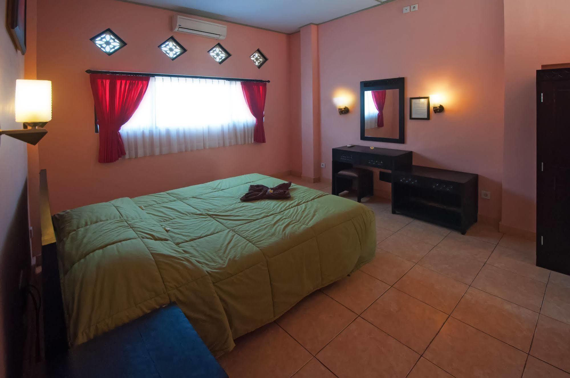 Pesona Beach Inn Kuta  Exterior photo