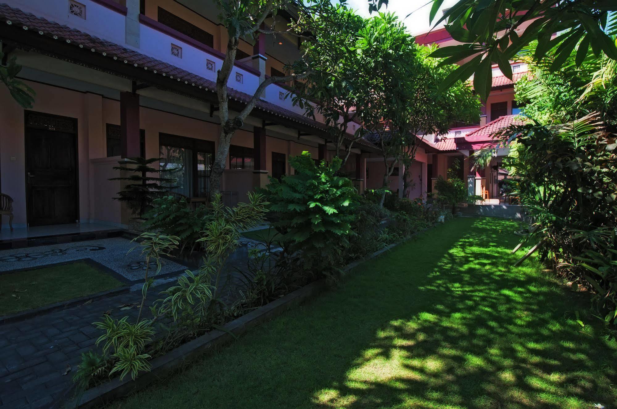 Pesona Beach Inn Kuta  Exterior photo
