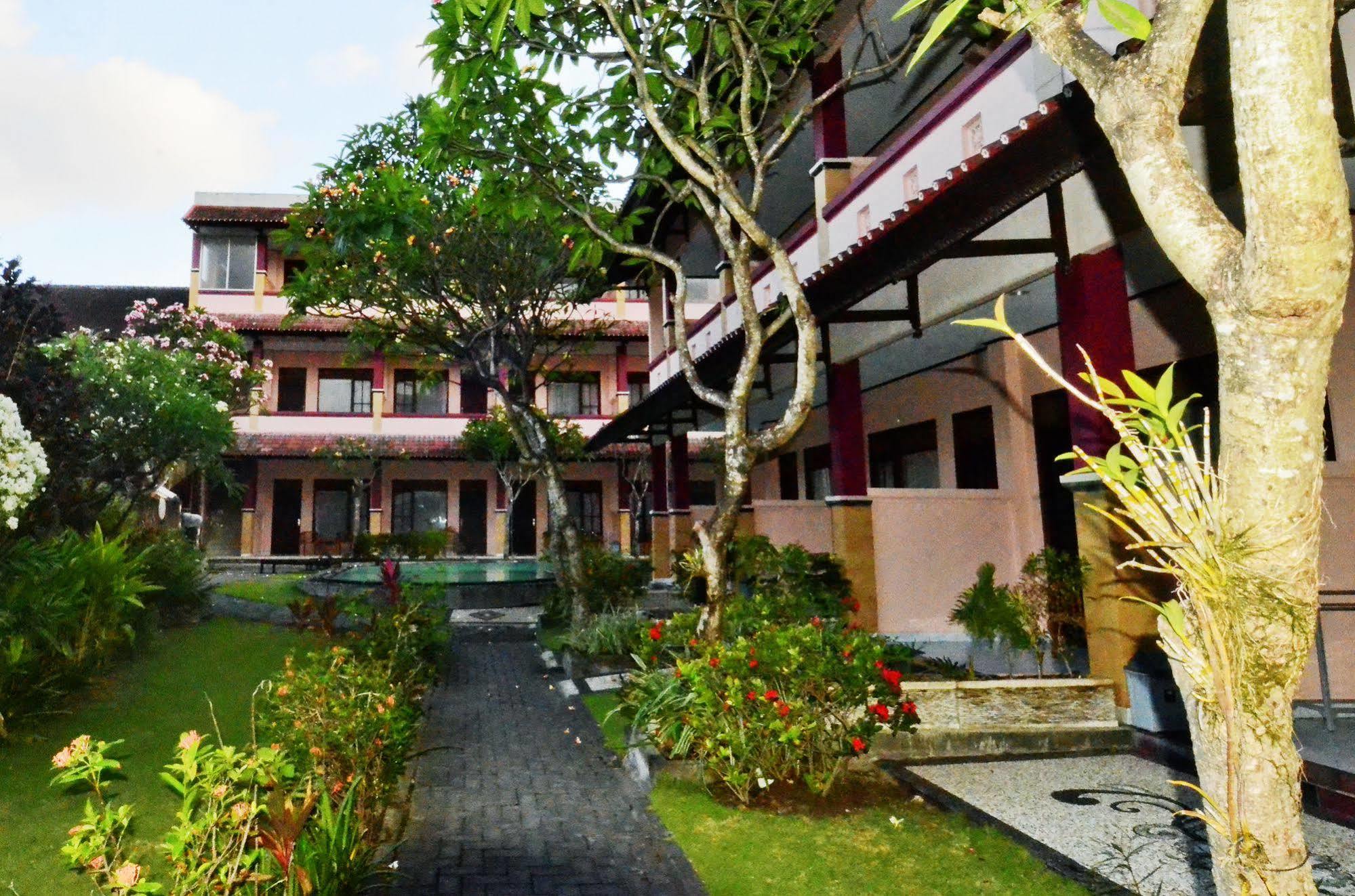 Pesona Beach Inn Kuta  Exterior photo